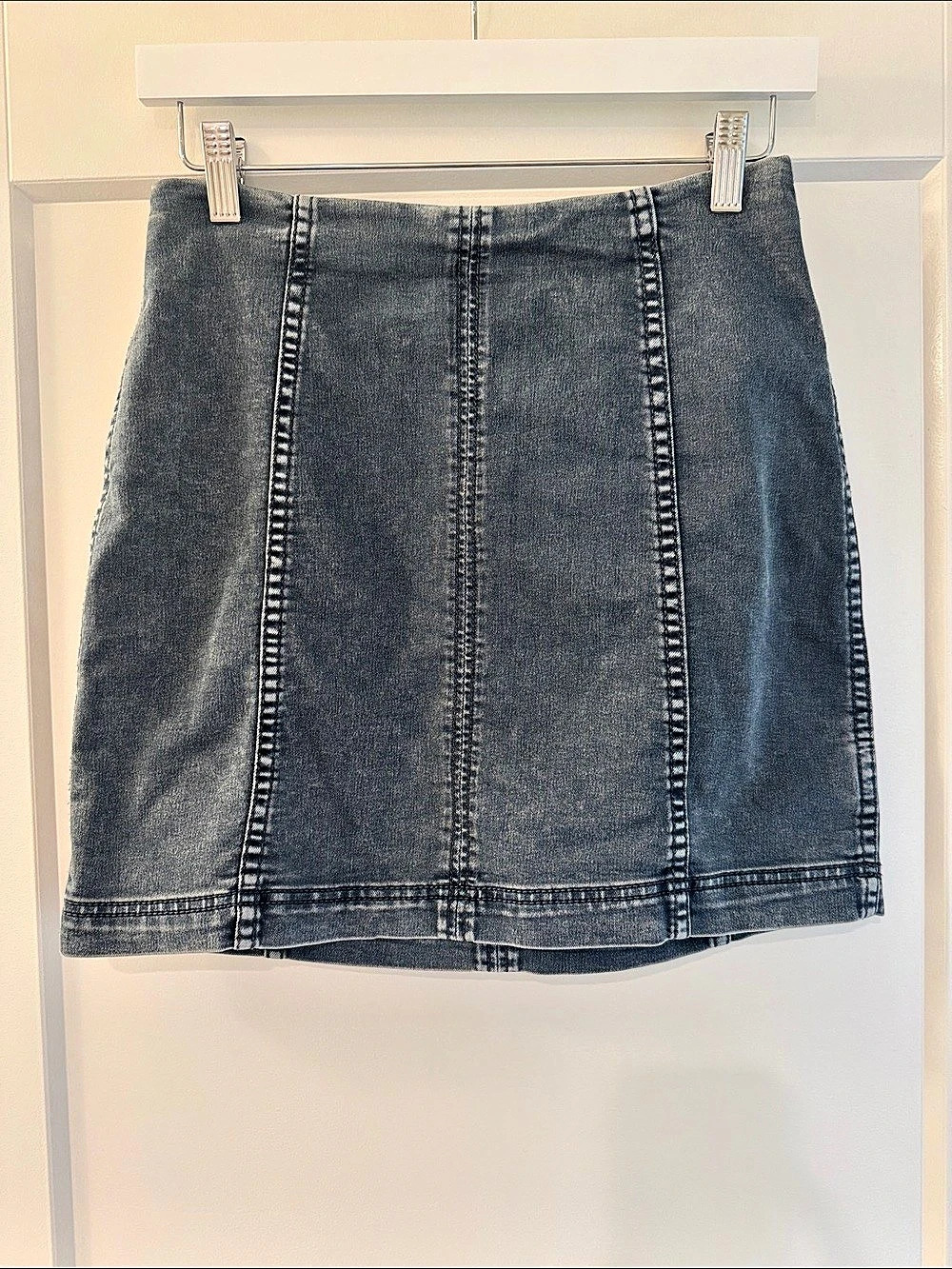 Free People Zip to It Denim Mini Skirt Gray Size 6 Like New